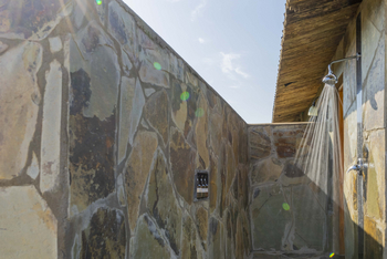 Serengeti Mara River Camp: Outdoor-Dusche