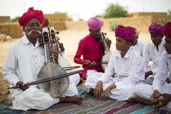 Sujan The Serai: Besuch bei einer indischen Musikgruppe