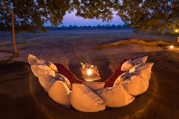 Tena Tena Camp Tena Tena Camp: Außenlounge mit Laterne