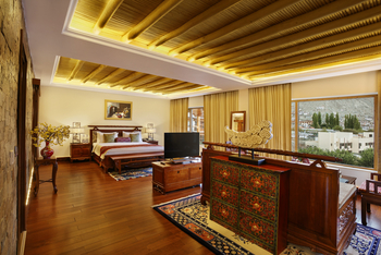 The Grand Dragon Hotel: Luxury Suite im Anjum Qadir Design