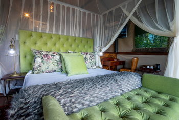 Tintswalo at Siankaba: Lumangwe Falls Suite