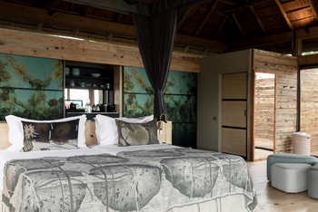 Vumbura Plains Camp: Eingang und Doppelbett