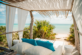 Azura Benguerra Island: Peri Peri Beach Club