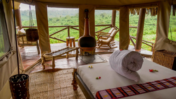 Crater Forest Tented Camp: Safari-Schlafzimmer mit Aktivitäten auf Holzdeck