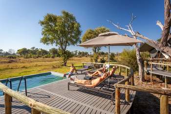 Gomoti Private Camp Gomoti Private Camp: Gäste am Pool