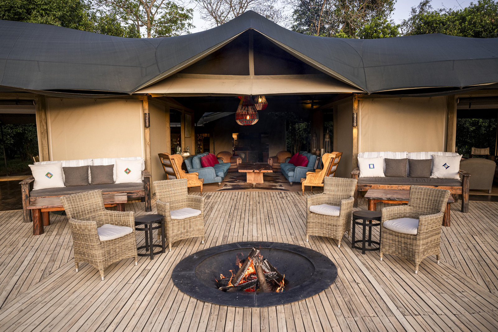 Governors' Il Moran Camp Governors' Il Moran Camp: Feuerplatz vor der Lounge