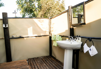 Little Vundu Camp Little Vundu Camp: Open Air Bath