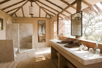 Mkombe's House Lamai: Doppelwaschtisch