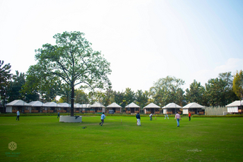 Om Vilas: Spiel auf dem großen Rasen