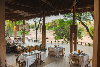 Saseka Tented Camp: Tische im Restaurant
