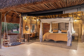 Time + Tide Kakuli Camp: Schaukelstuhl