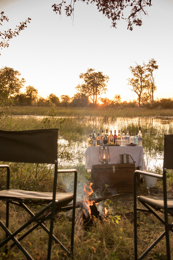Duke's Camp: Camp Fire beim Sundowner