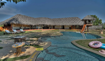 Evolve Back Kuruba Safari Lodge: Family Pool