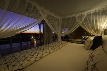 Kwetsani Camp: Bett mit Moskitonetz