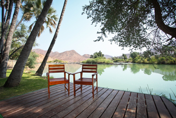 Omarunga Epupa Falls Camp: Deck am Fluss