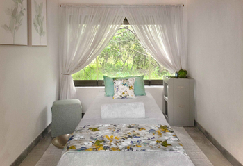Sabi Sabi Bush Lodge: Safari Schlafzimmer mit Blumenbettwäsche
