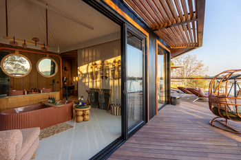 Anantara Tented Camp Kafue River: Offenes Bad mit terrakottafarbener Wanne