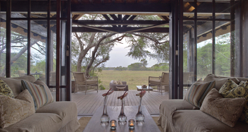 &Beyond Phinda Vlei Lodge: Lounge mit Aussichtsplattform