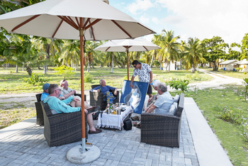 Astove Coral House: Drinks auf dem Sit-out