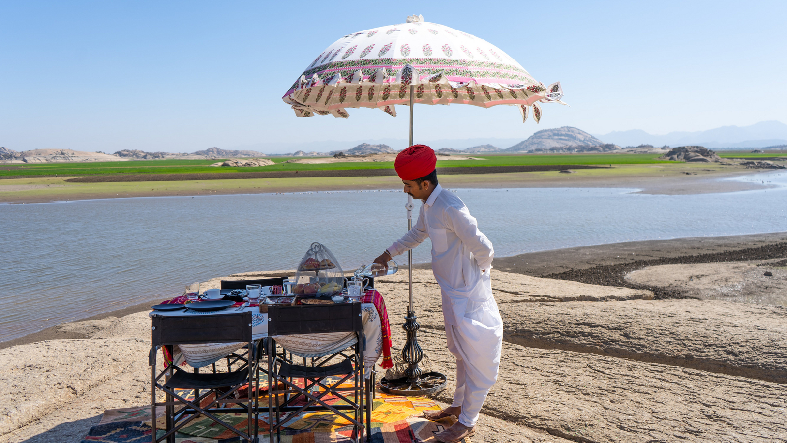 Brij Pola Brij Pola: Lunch am Seeufer