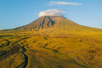 Lake Natron Tented Camp: Majestätischer Berg am Goldenen Nachmittag