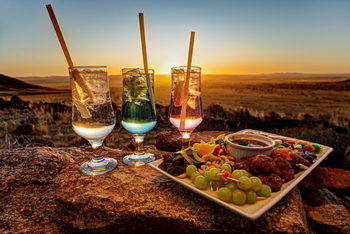 Moon Mountain Lodge: Cocktails und Snacks