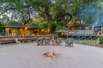 Saguni Safari Lodge Saguni Safari Lodge: Feuerplatz