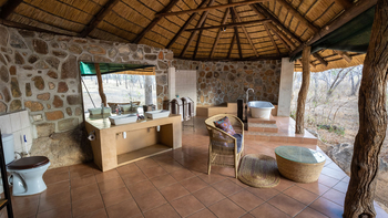 Thawale Lodge: Gästebad