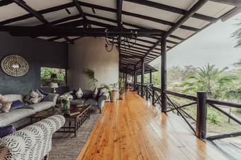 The Emakoko: Lounge mit Balkon