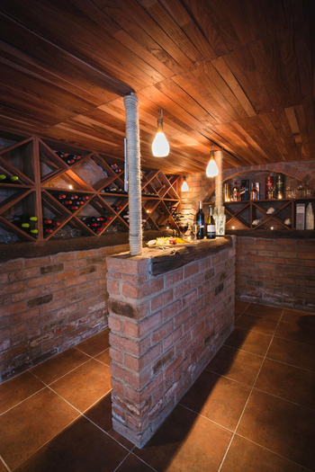 The Hide: Weinkeller