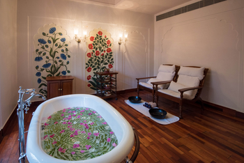 The Oberoi Rajvilas: Spa - Blütenbad