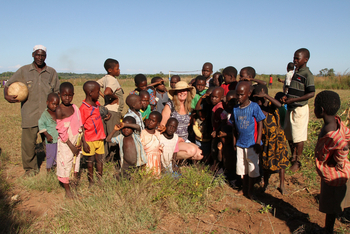 Tongole Wilderness Lodge: Im Dorf