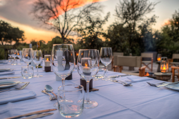 Nokanyana Camp: Gedeckter Tisch