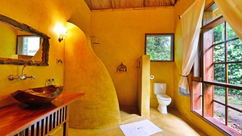 Primate Lodge: Waschtisch und Dusche