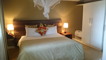 Five Volcanoes Boutique Hotel: Bett in der Family Suite