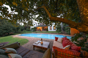 Karen Gables: Garten und Swimming Pool