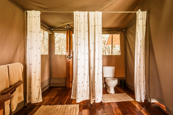 Tangulia Mara Camp: Vorhang für Dusche und Toilette
