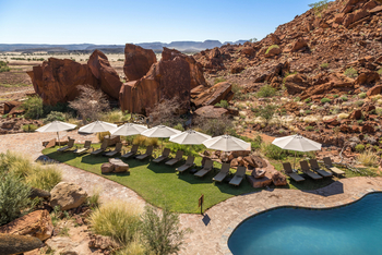 Twyfelfontein Country Lodge: Blick auf den Pool