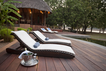 Luangwa River Camp: Rund um den Pool