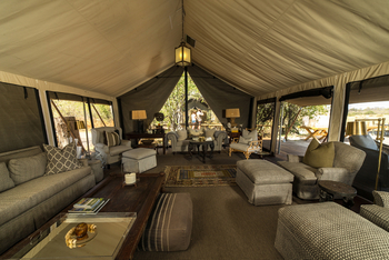 Machaba Camp: Lounge im Hauptzelt