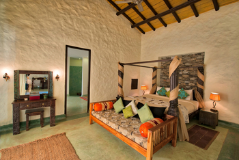 Paatlidun Safari Lodge: Doppelbett und Tagesbett