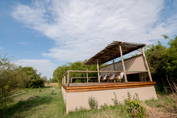 Sango Safari Camp: Pooldeck