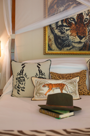 Sujan Sher Bagh: Family Machhli Suite - Bettkissen