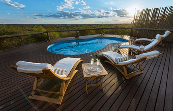 Tau Pan Camp Tau Pan Camp: Liegen am Pool