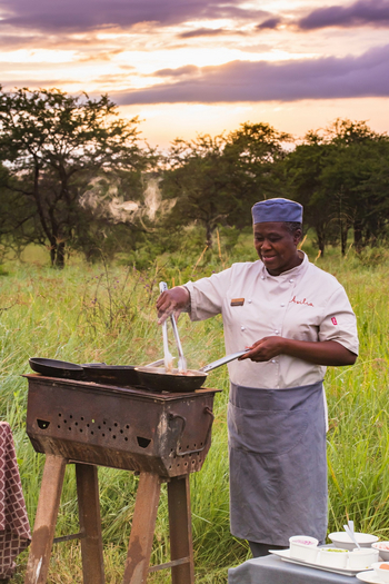Dunia Camp: Köchin am Frühstücksherd