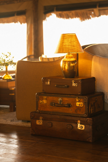 Elewana Serengeti Pioneer Camp: Alte Reisekoffer