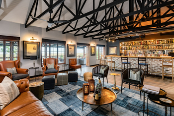 Etosha Safari Lodge: Bar und Lounge