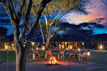 Legendary Songa Migrational Camp: Lagerfeuer am Abend