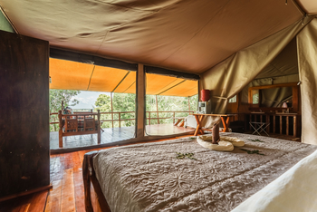 Tangulia Mara Camp: Doppelbett mit Terassenzugang