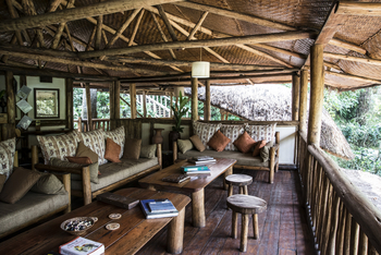 Buhoma Lodge: Offene Lounge